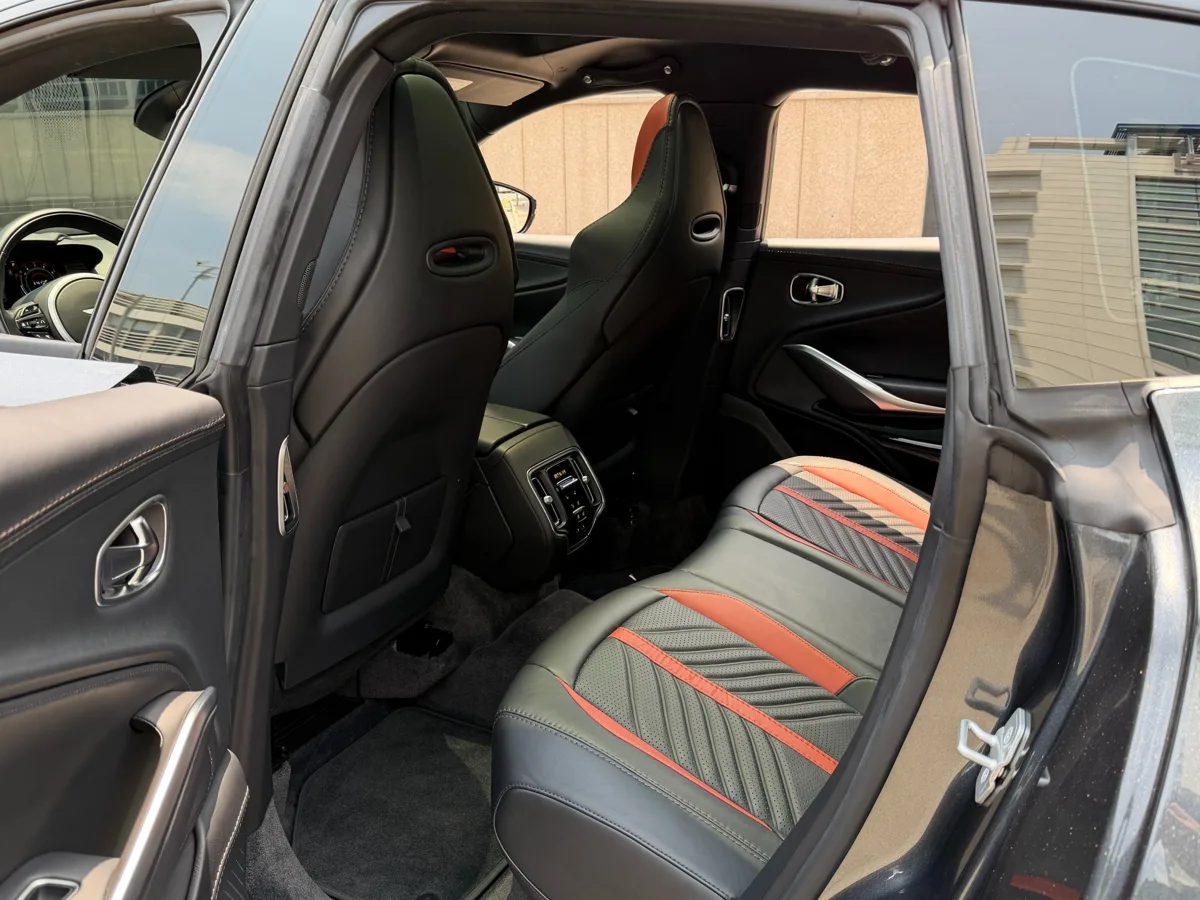 Aston Martin DBX interior detail