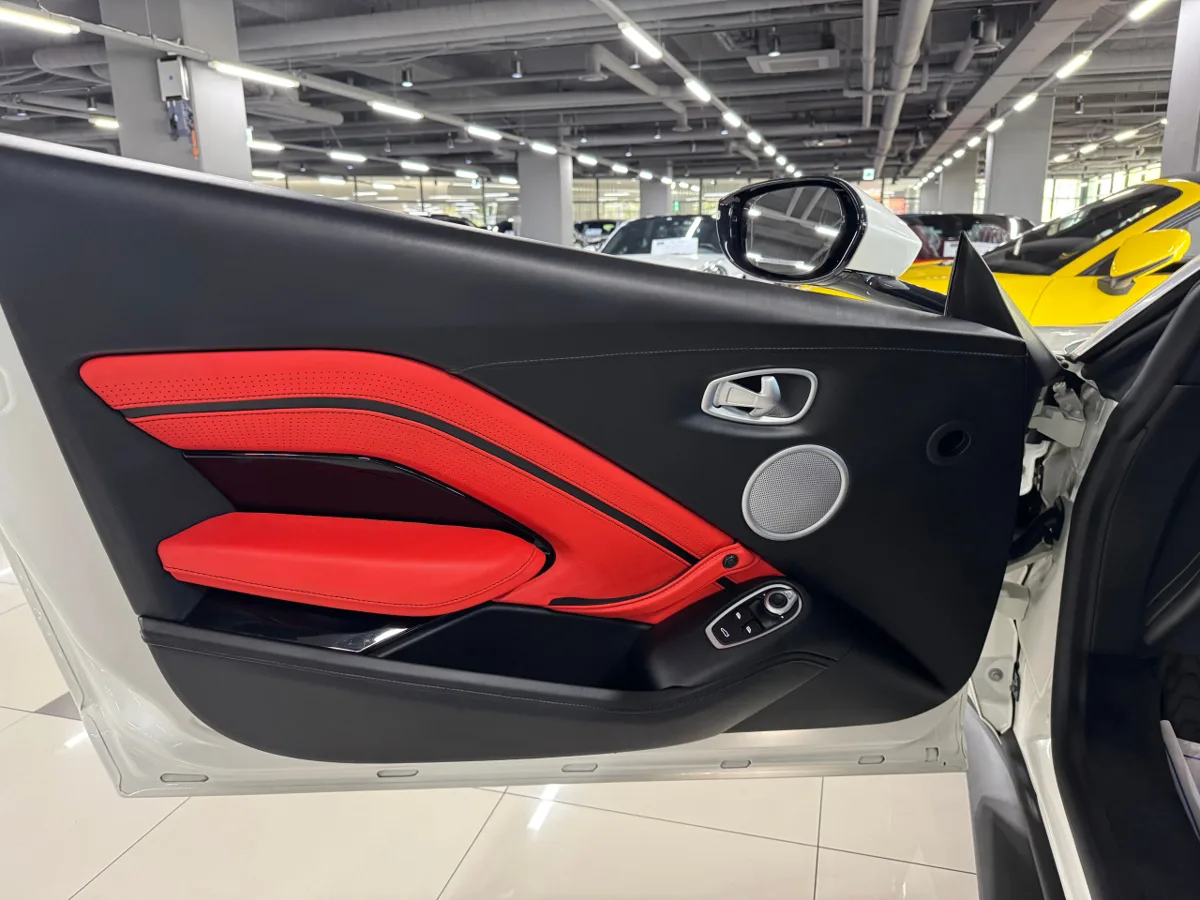 Aston Martin Vantage interior detail