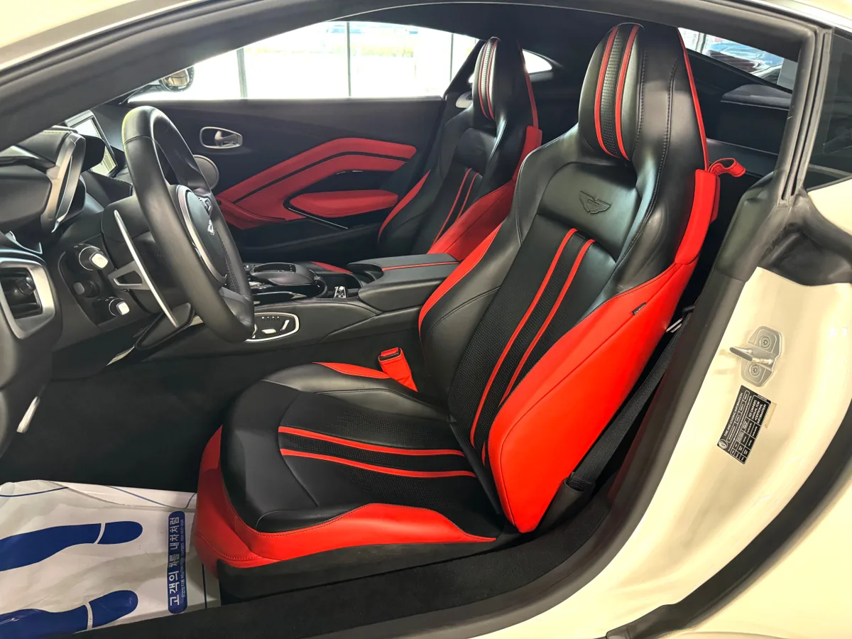 Aston Martin Vantage interior detail