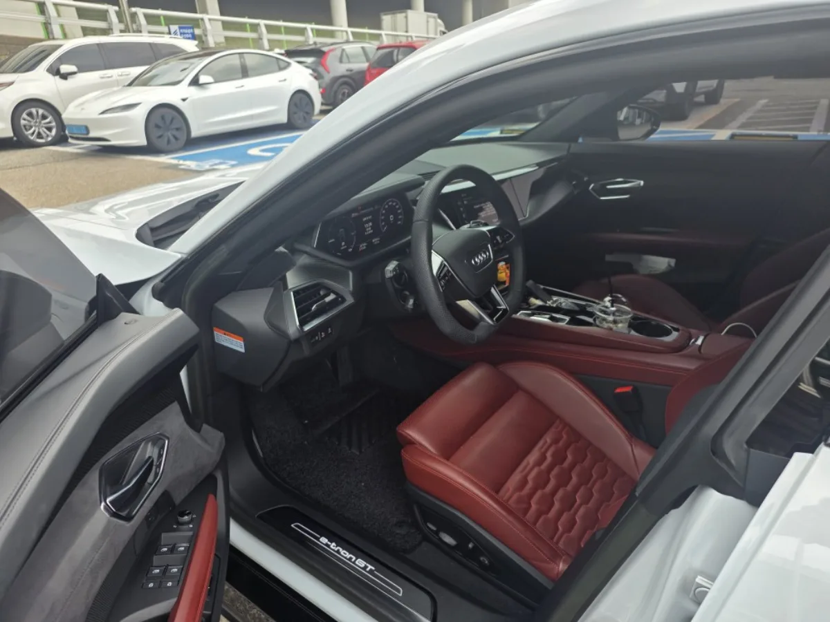 Audi e-tron GT interior detail