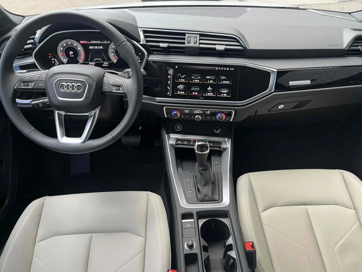 Audi Q3 interior detail