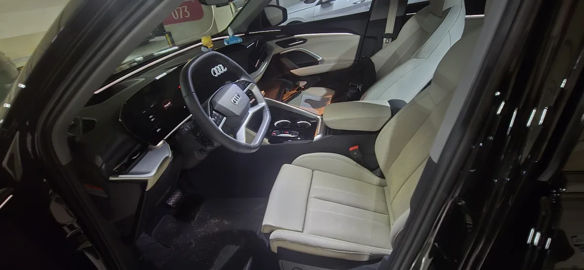 Audi Q5 interior detail