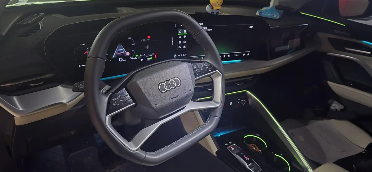 Audi Q5 interior detail