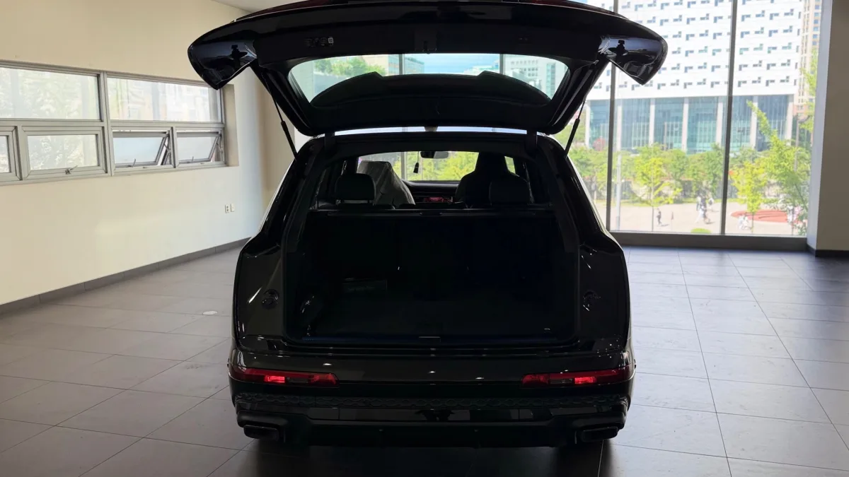 Audi Q7 interior detail