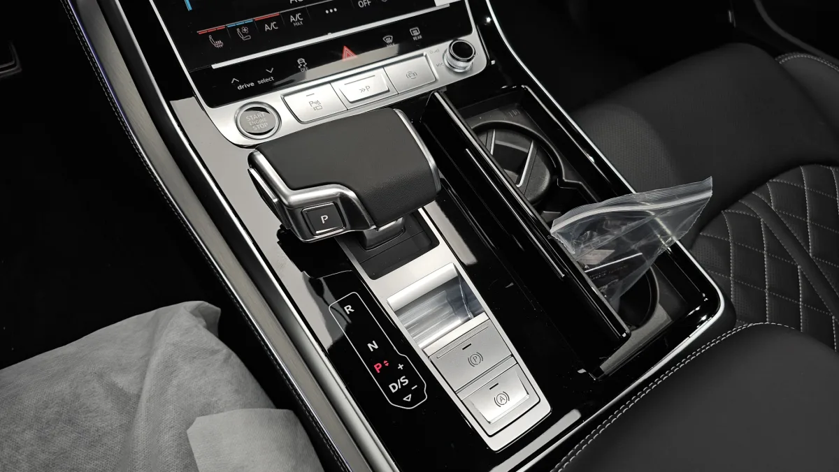 Audi Q7 interior detail