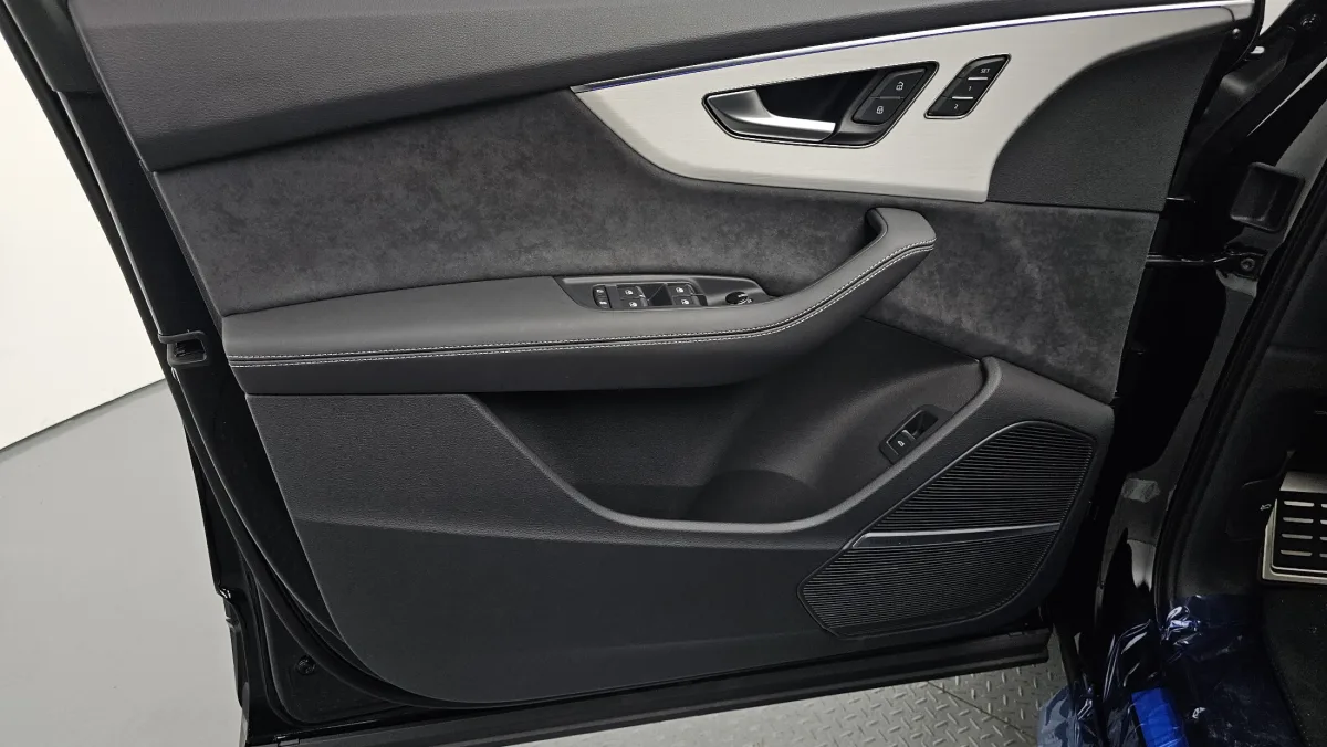 Audi Q7 interior detail