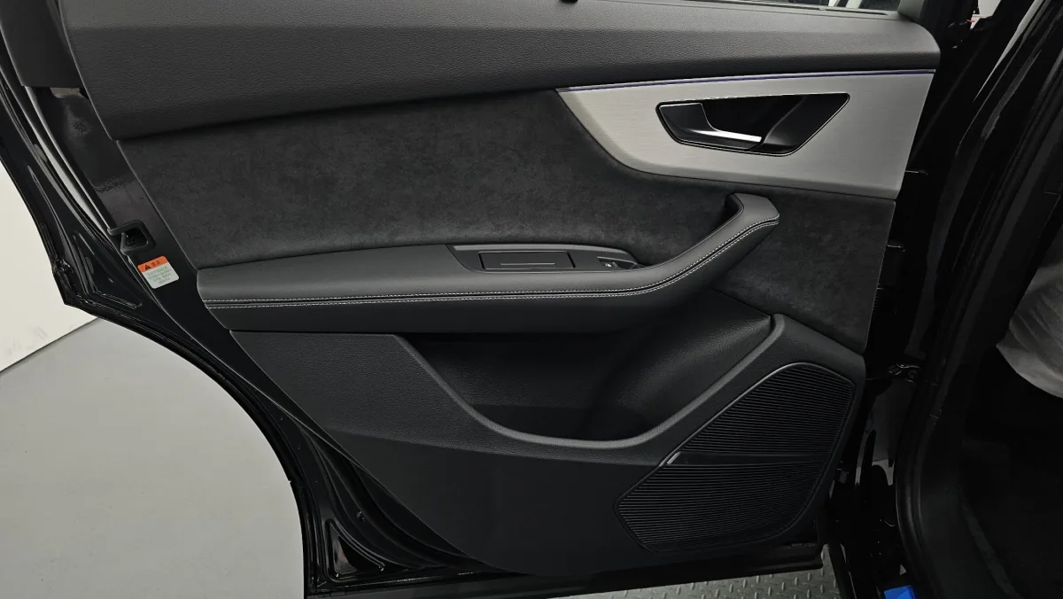 Audi Q7 interior detail