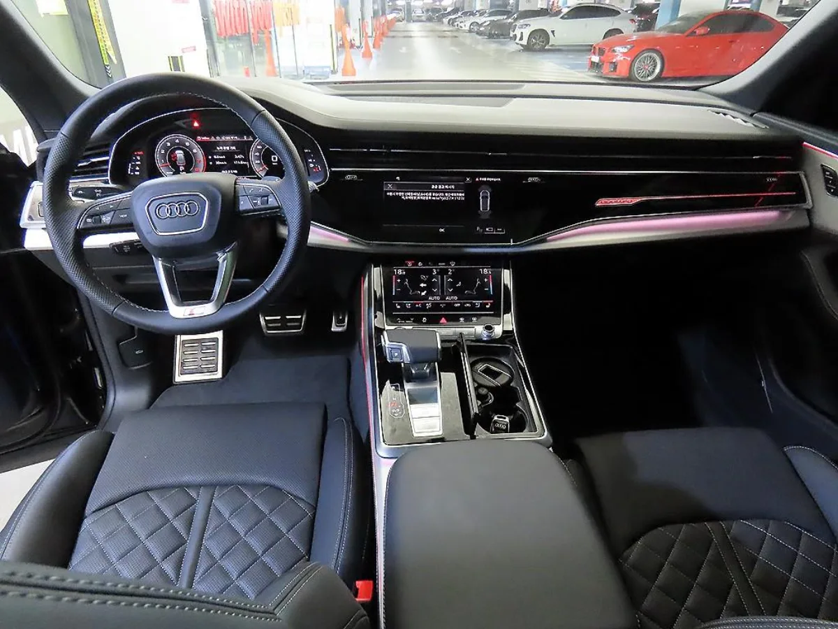 Audi Q8 interior detail