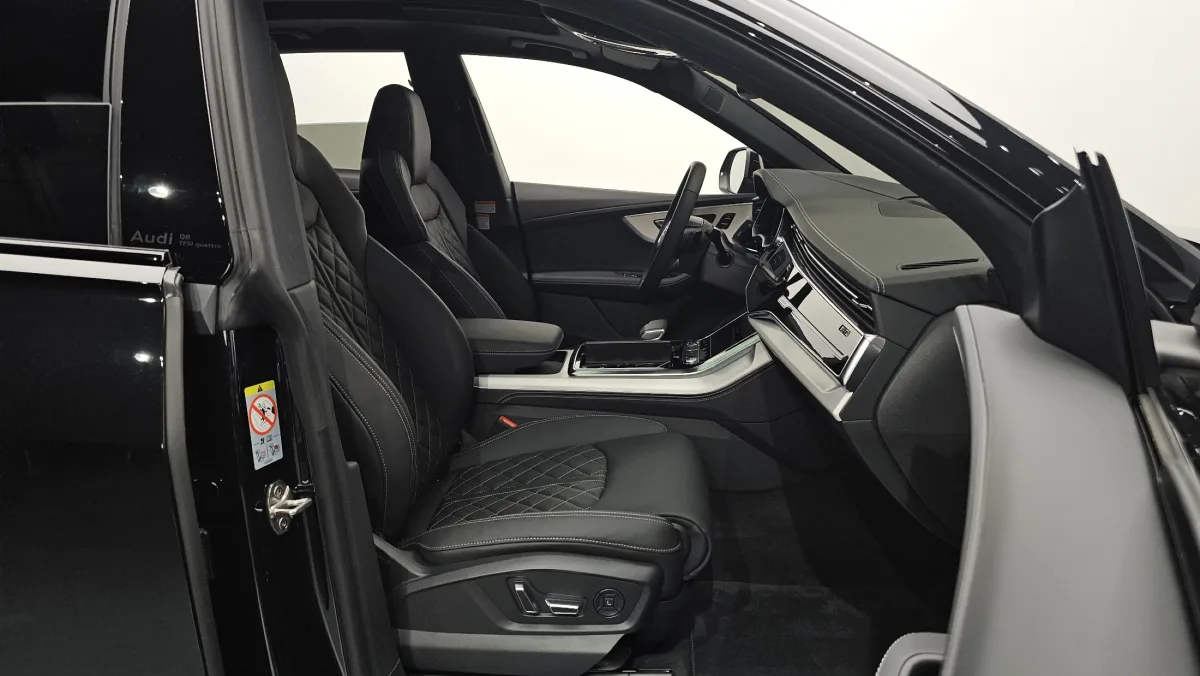 Audi Q8 interior detail