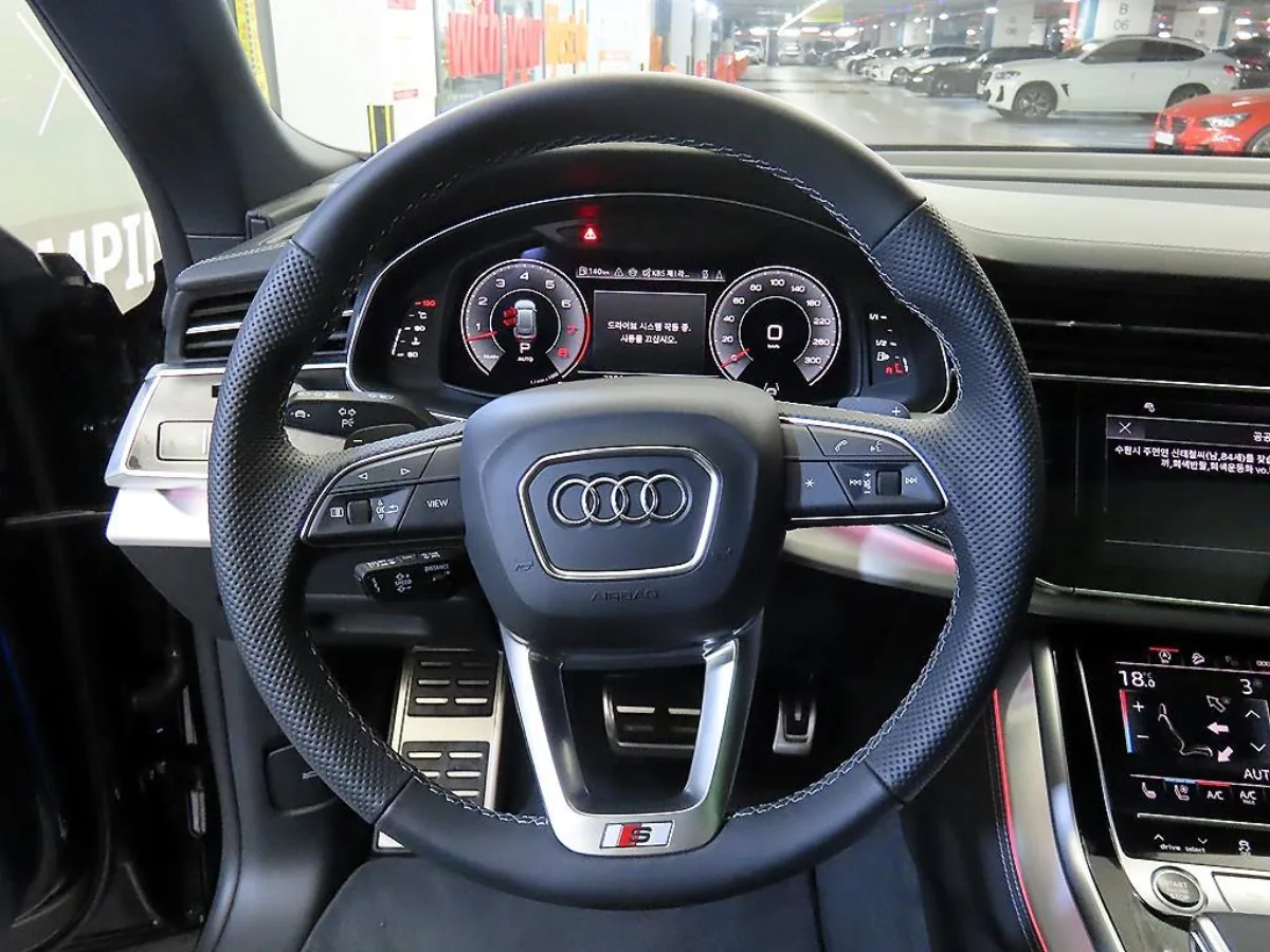 Audi Q8 interior detail