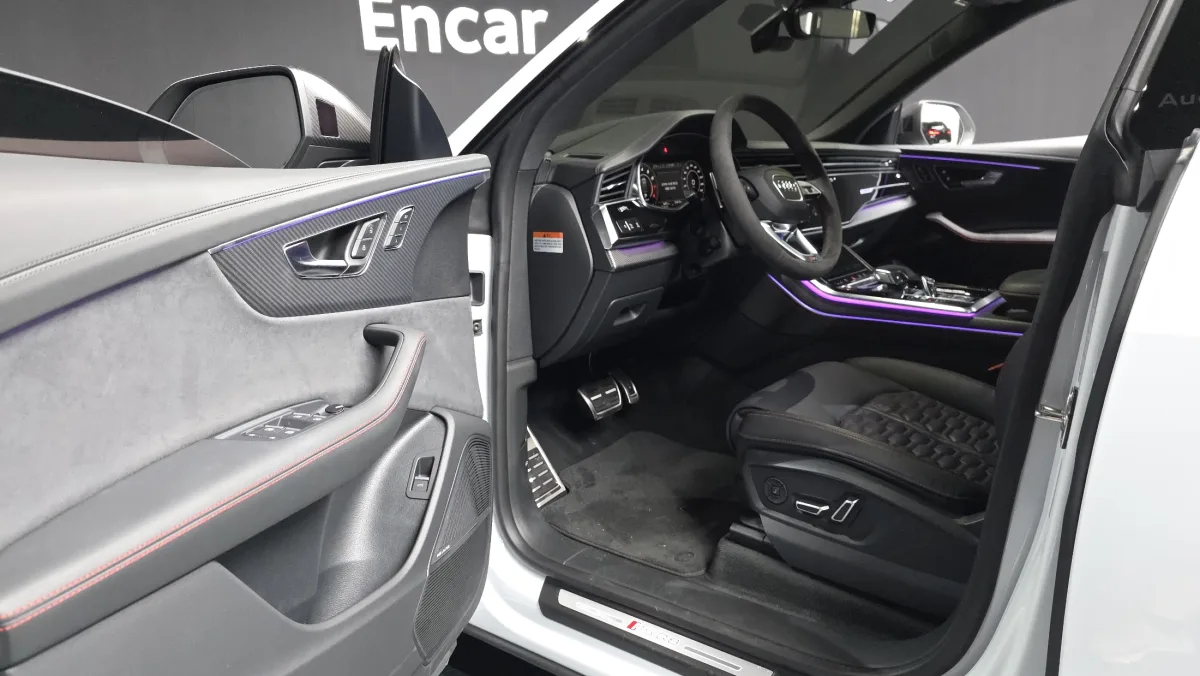 Audi RSQ8 interior detail