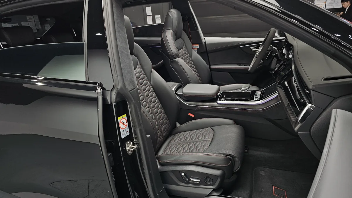 Audi RSQ8 interior detail