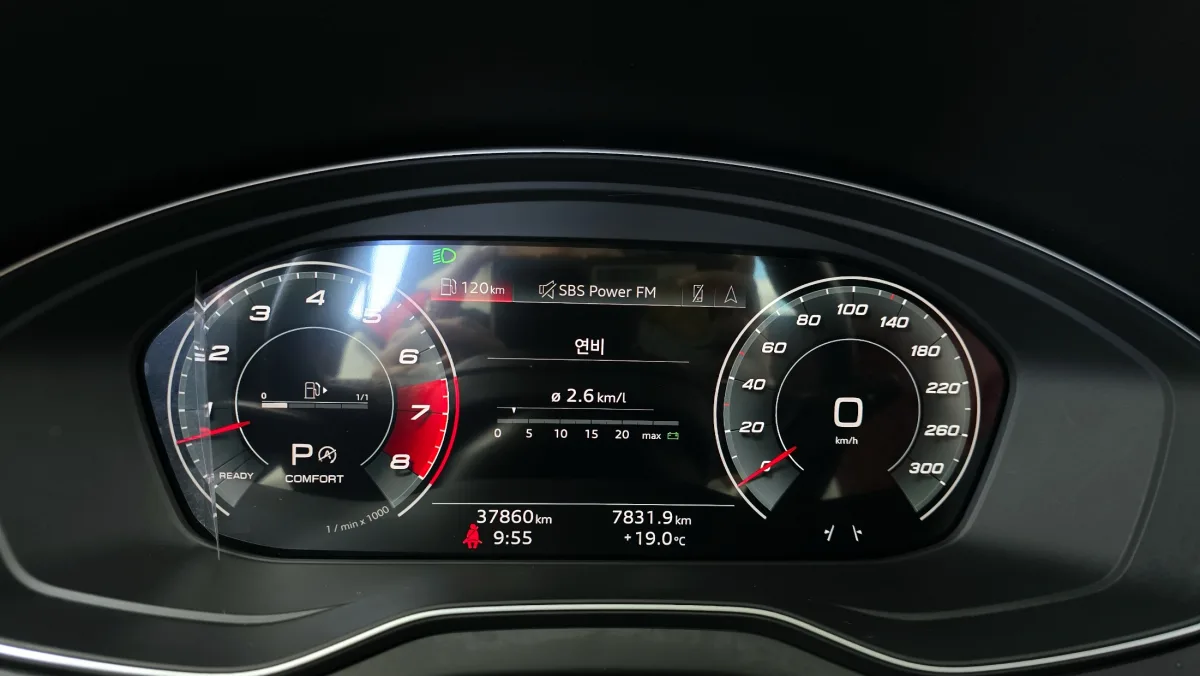 Audi SQ5 interior detail