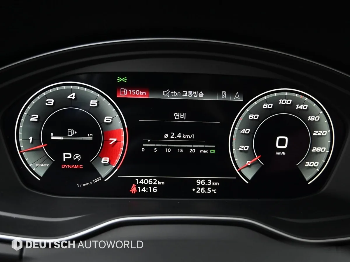 Audi SQ5 interior detail