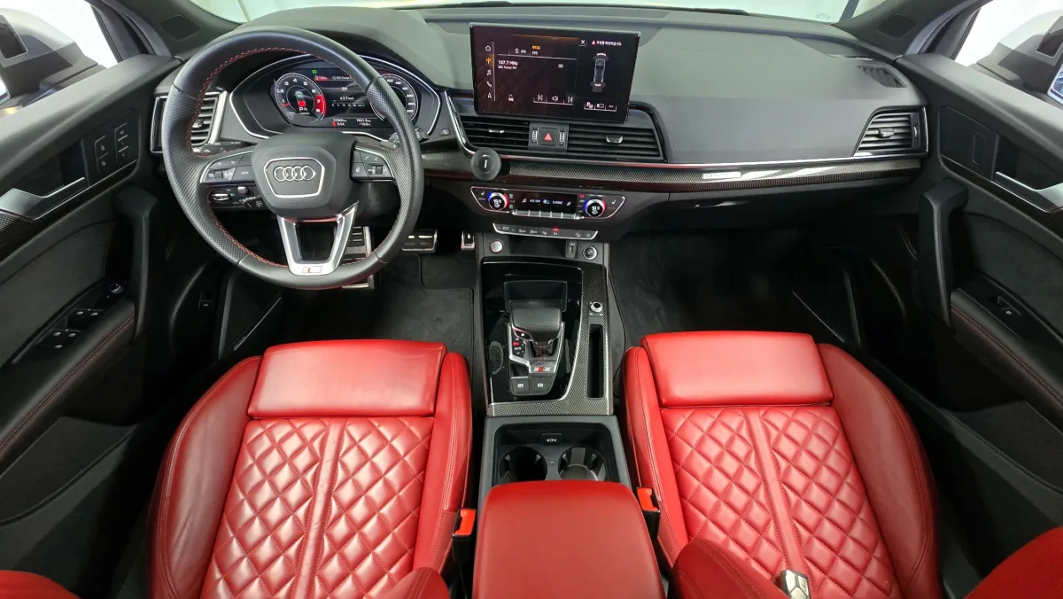 Audi SQ5 interior detail