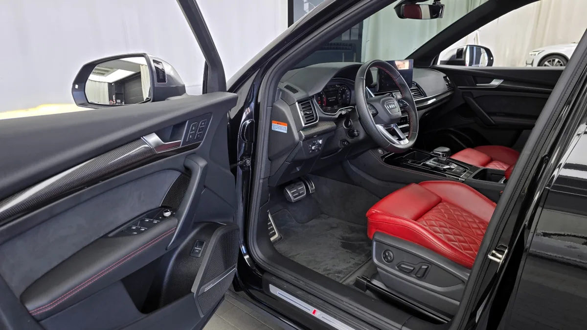 Audi SQ5 interior detail
