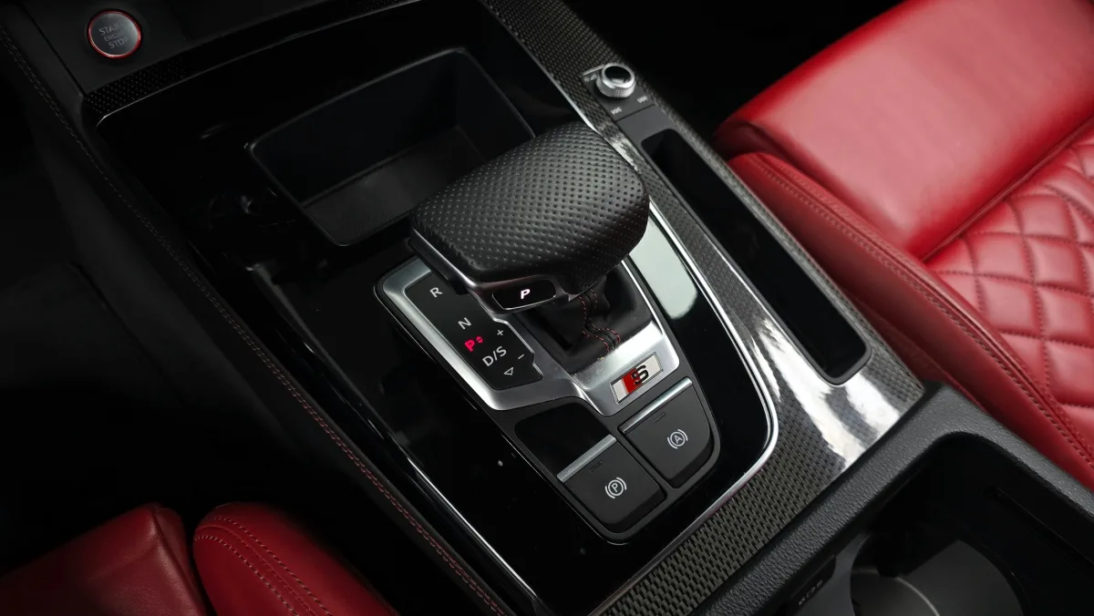 Audi SQ5 interior detail