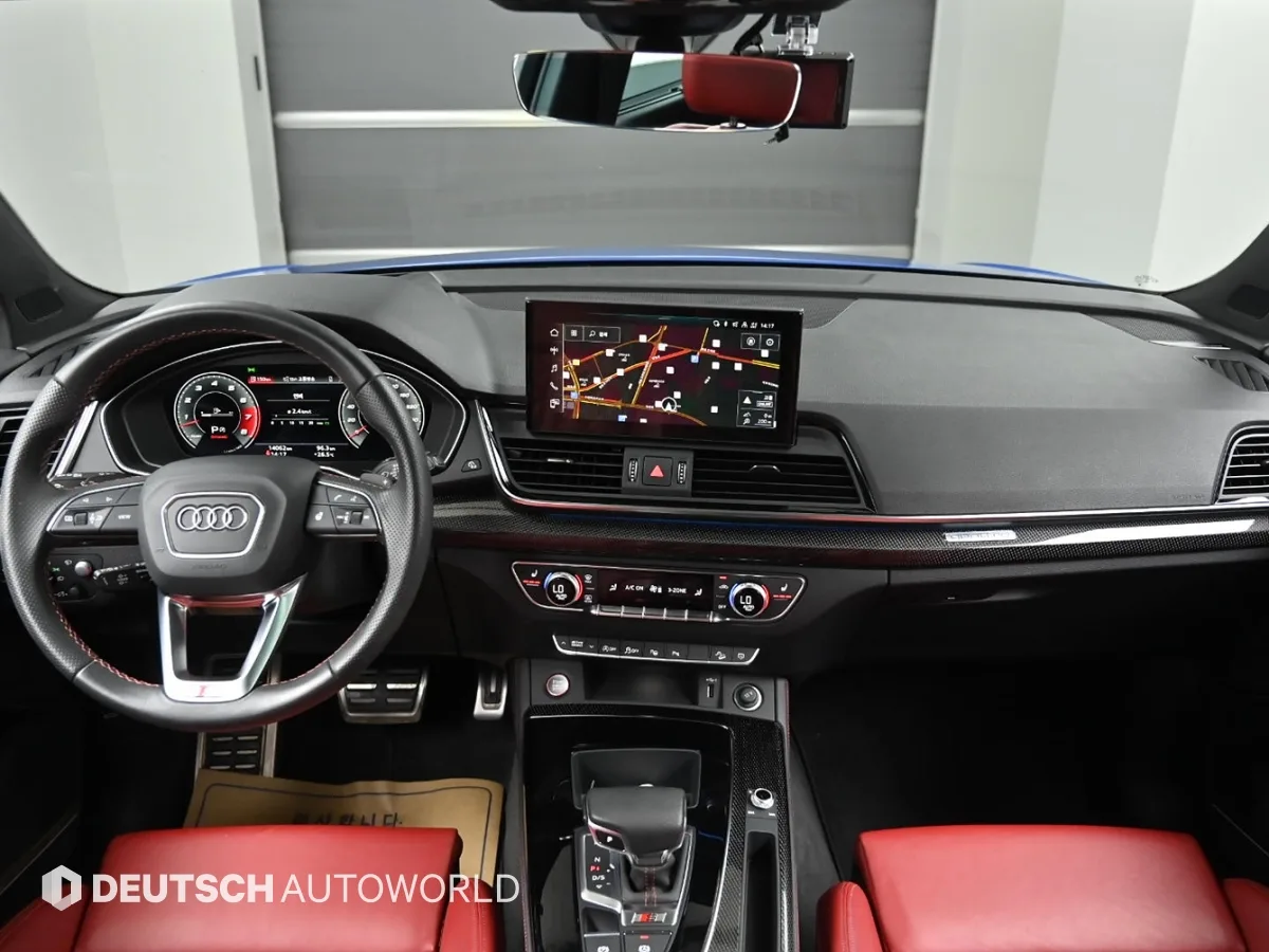 Audi SQ5 interior detail