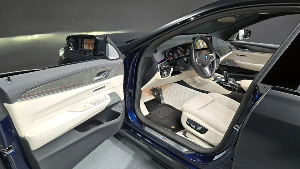 BMW Gran Turismo (GT) interior detail