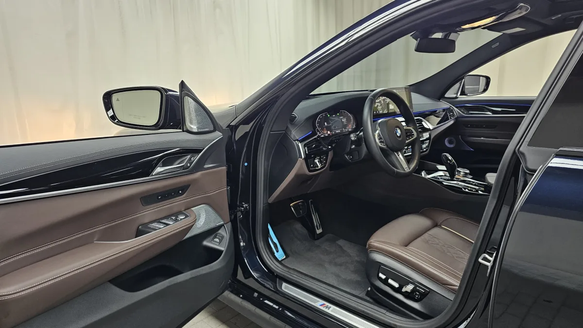 BMW Gran Turismo (GT) interior detail