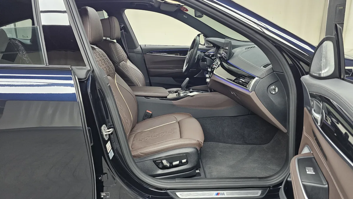 BMW Gran Turismo (GT) interior detail