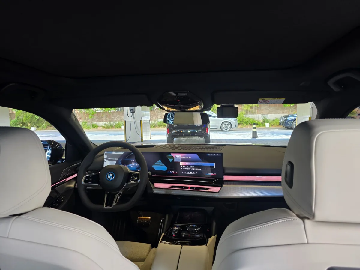 BMW i5 interior detail