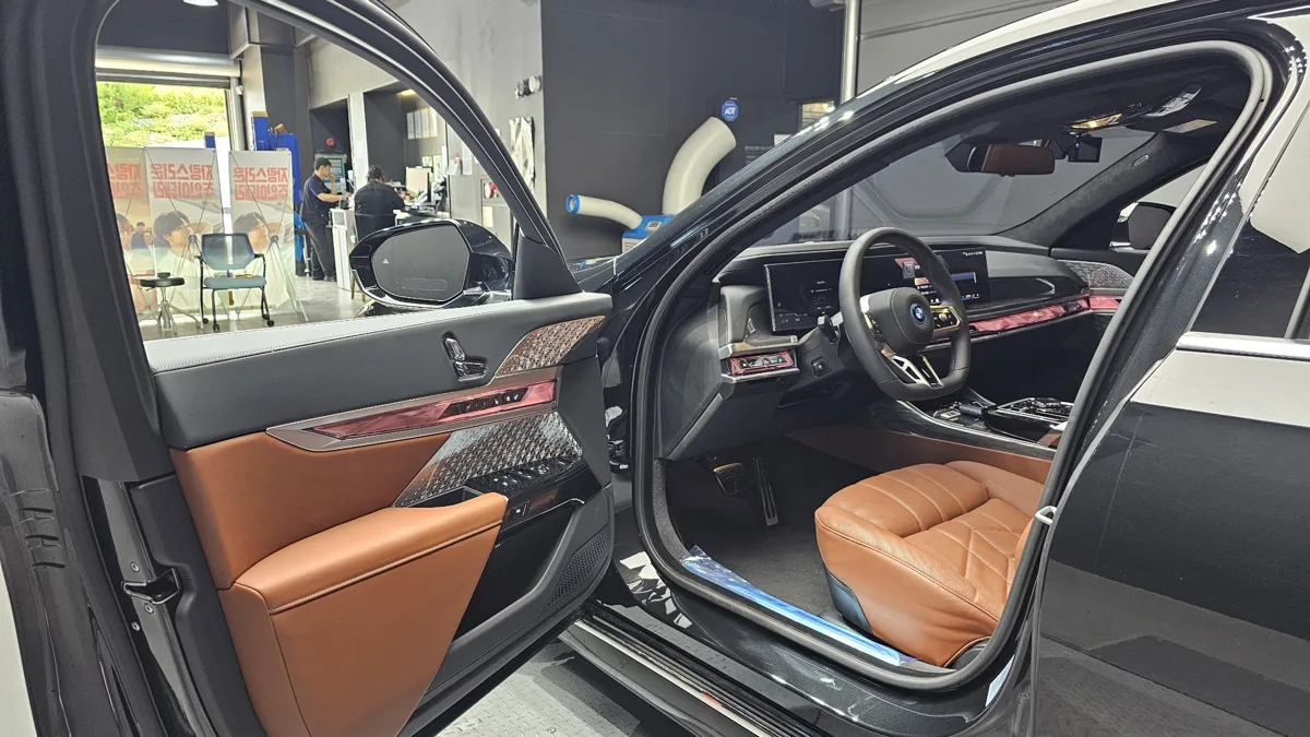 BMW i7 interior detail