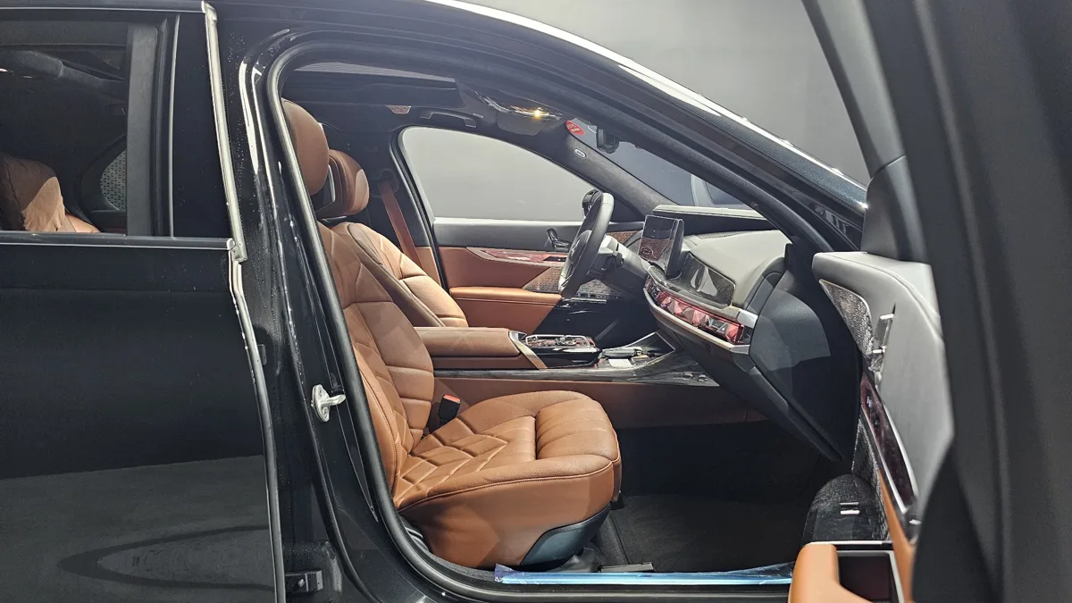 BMW i7 interior detail
