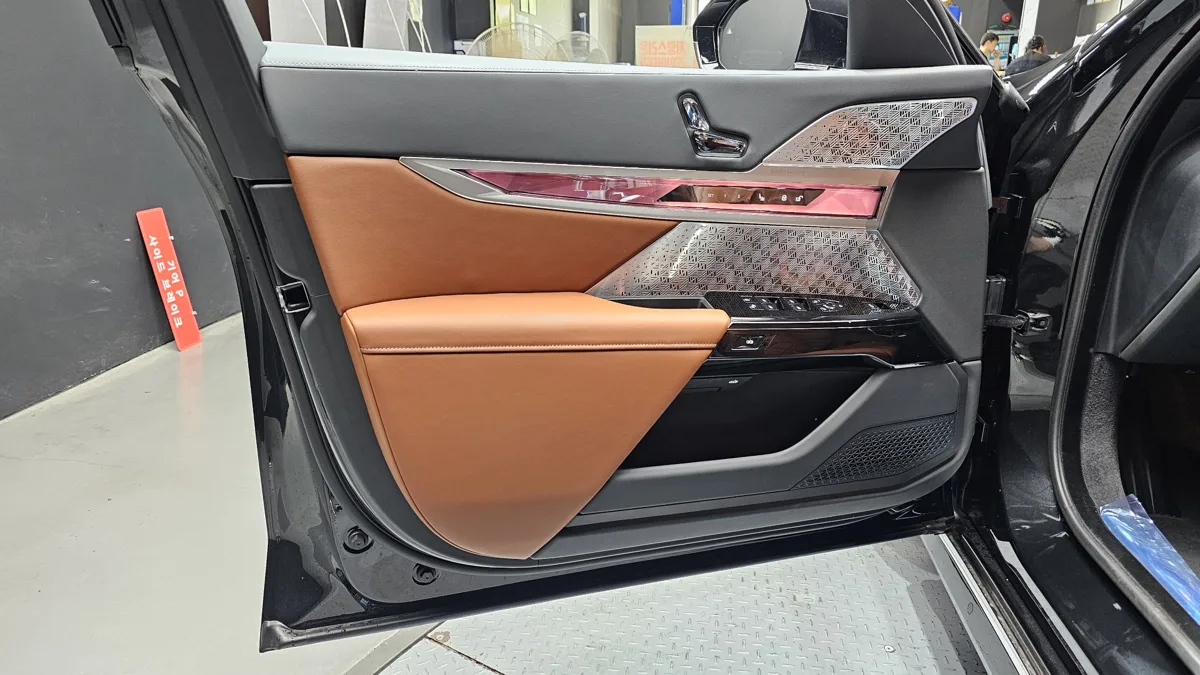 BMW i7 interior detail