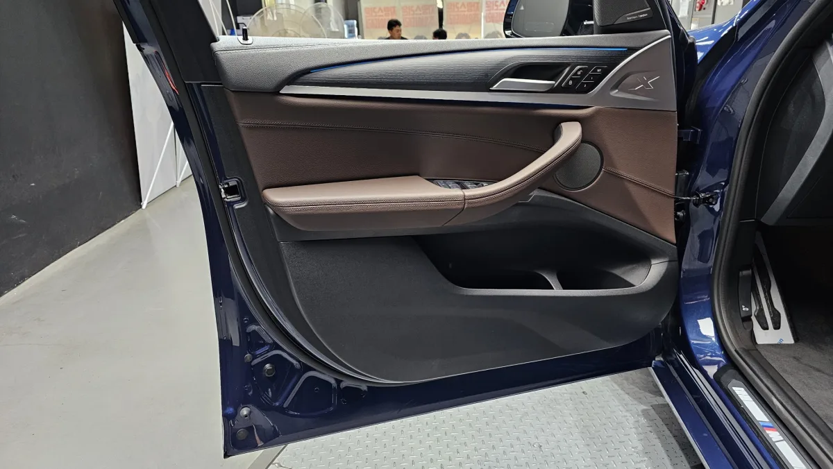BMW iX3 interior detail