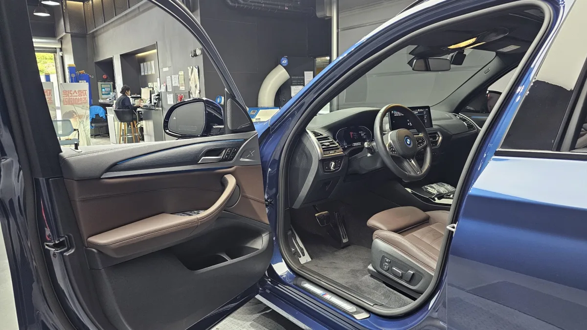 BMW iX3 interior detail