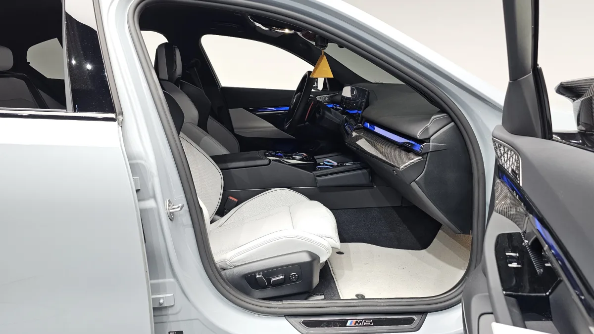 BMW M5 interior detail