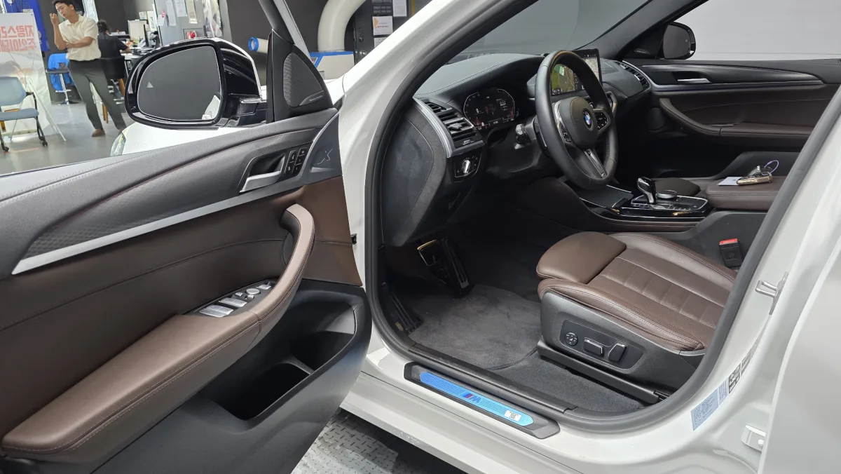 BMW X4 interior detail