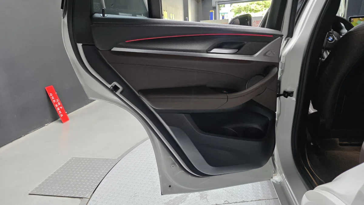 BMW X4 interior detail