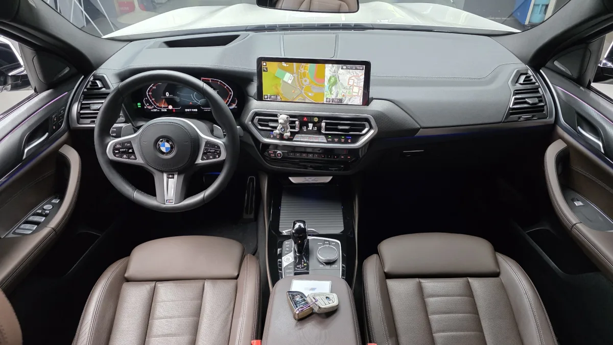 BMW X4 interior detail