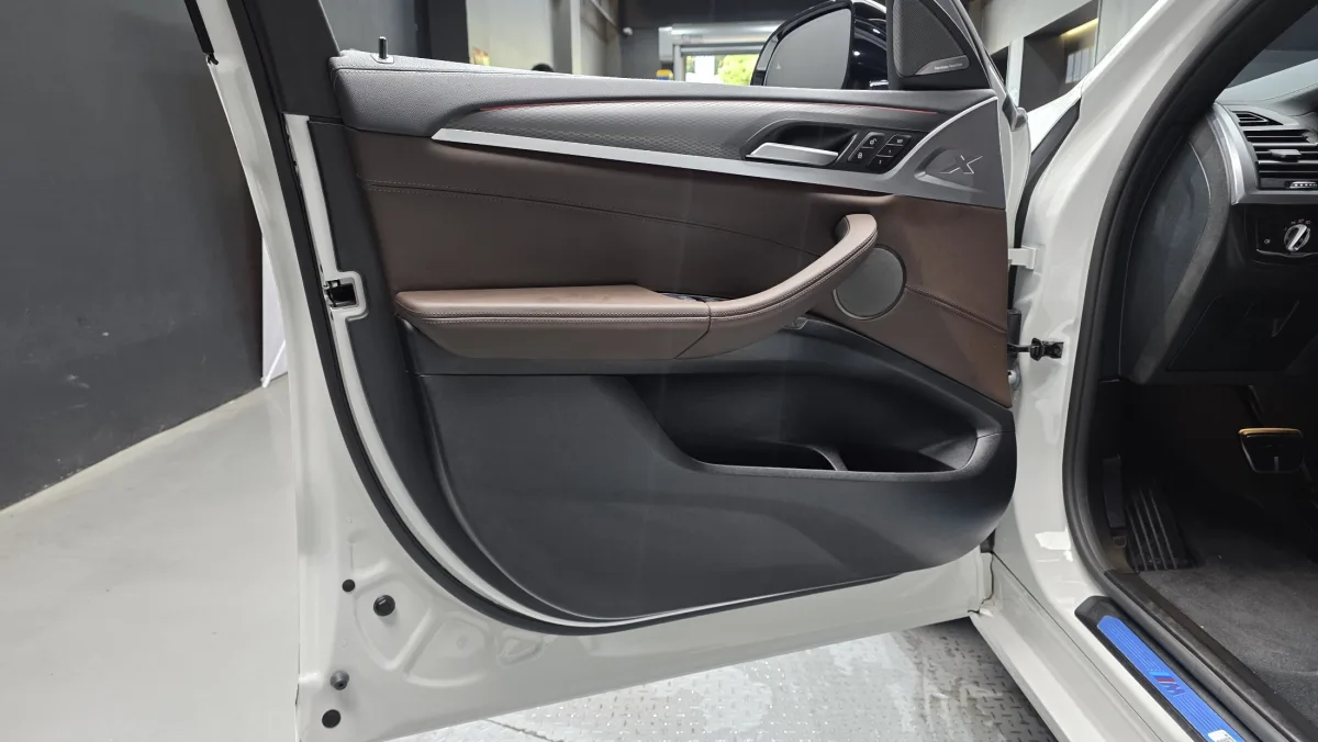 BMW X4 interior detail