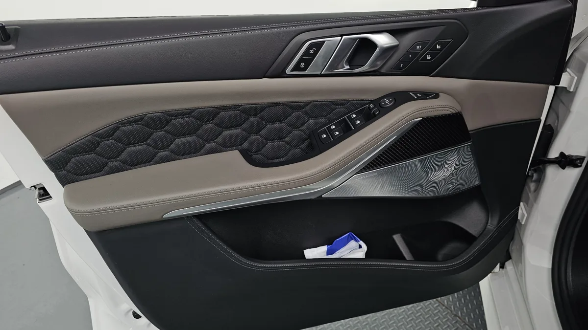 BMW X5M interior detail