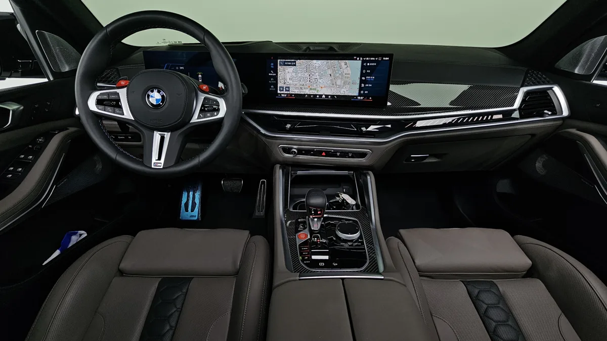 BMW X5M interior detail