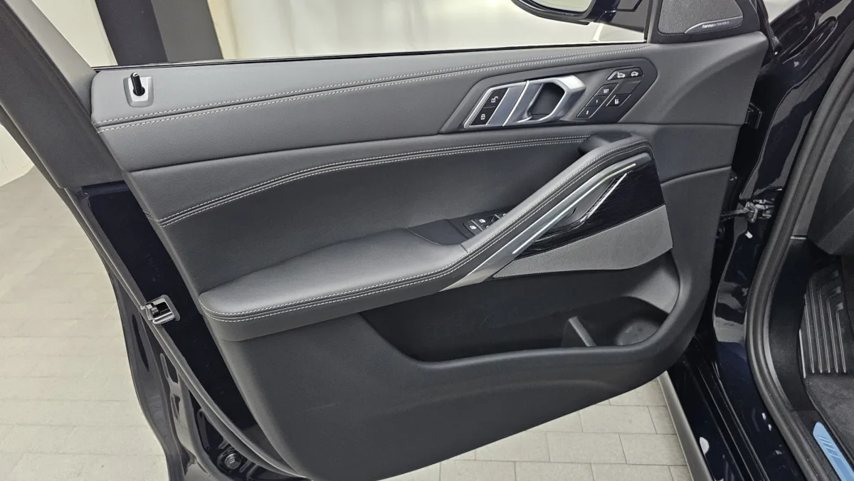 BMW X6 interior detail