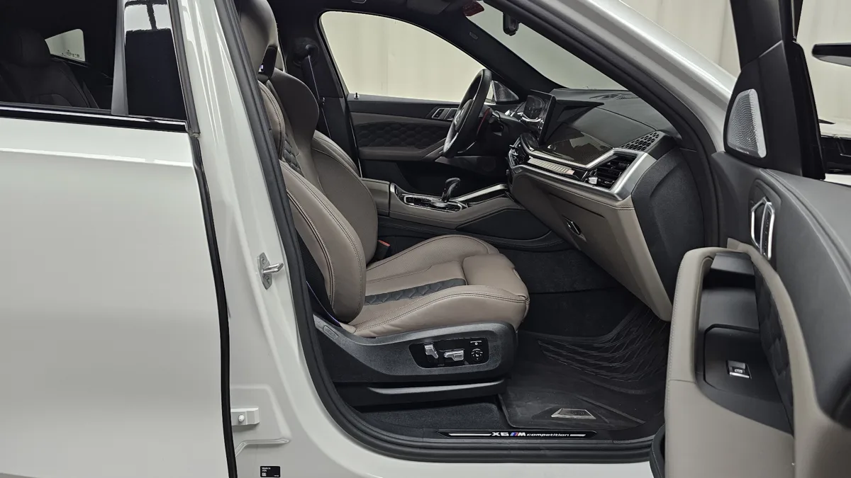BMW X6M interior detail