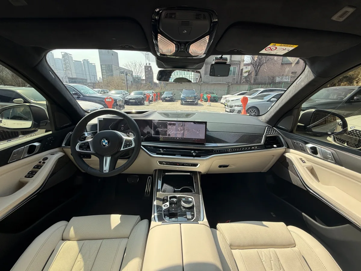 BMW X7 interior detail