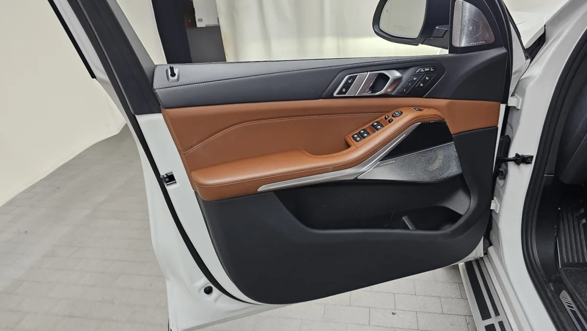 BMW X7 interior detail