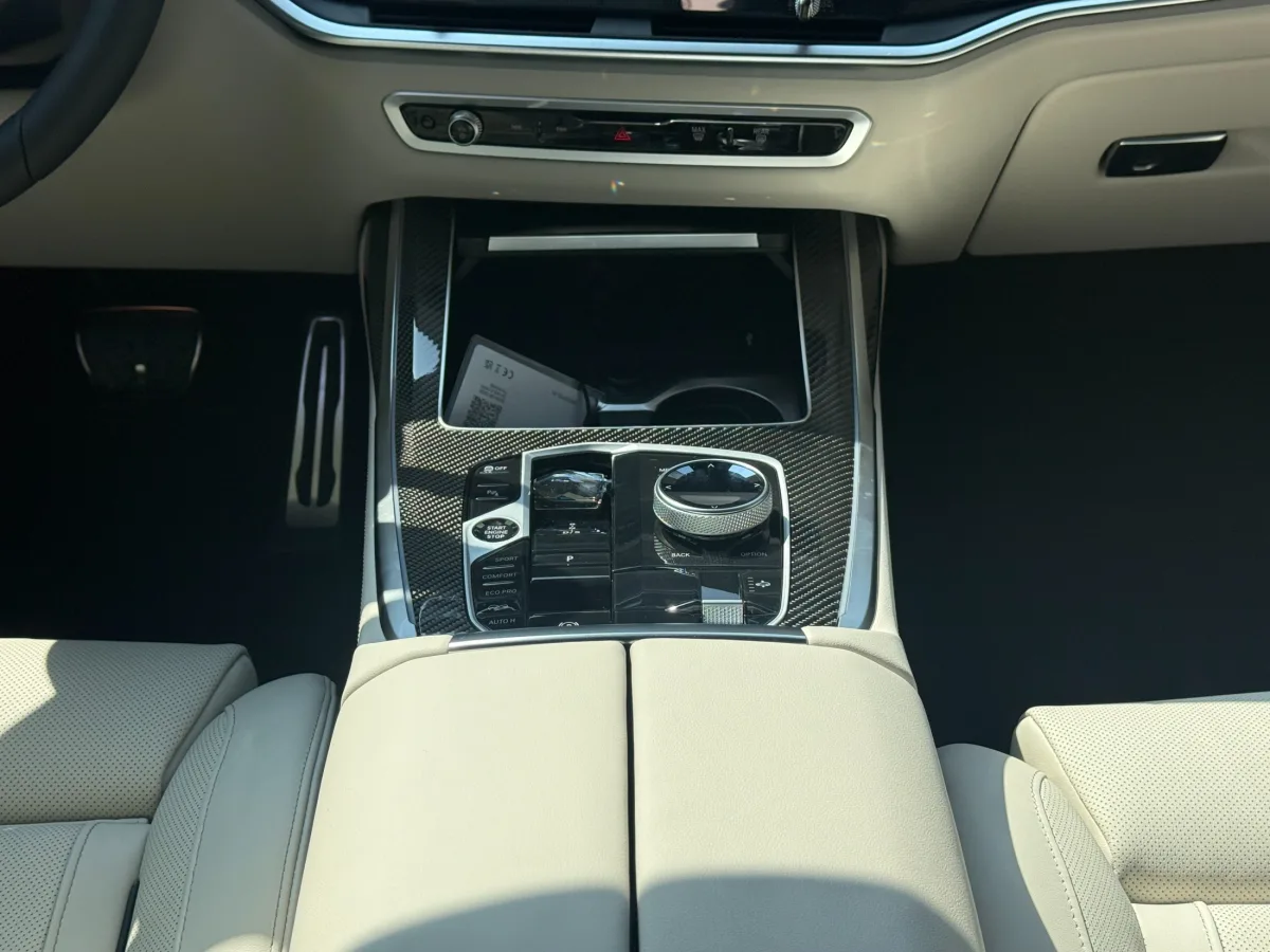 BMW X7 interior detail