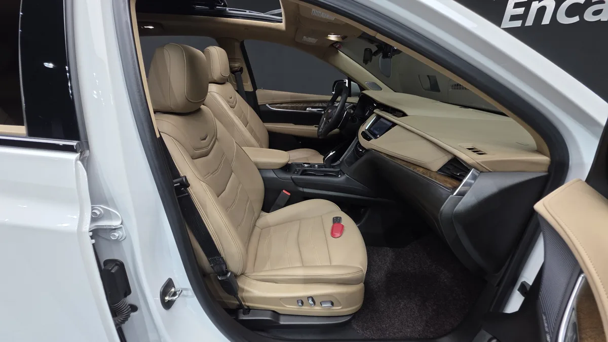 Cadillac XT5 interior detail