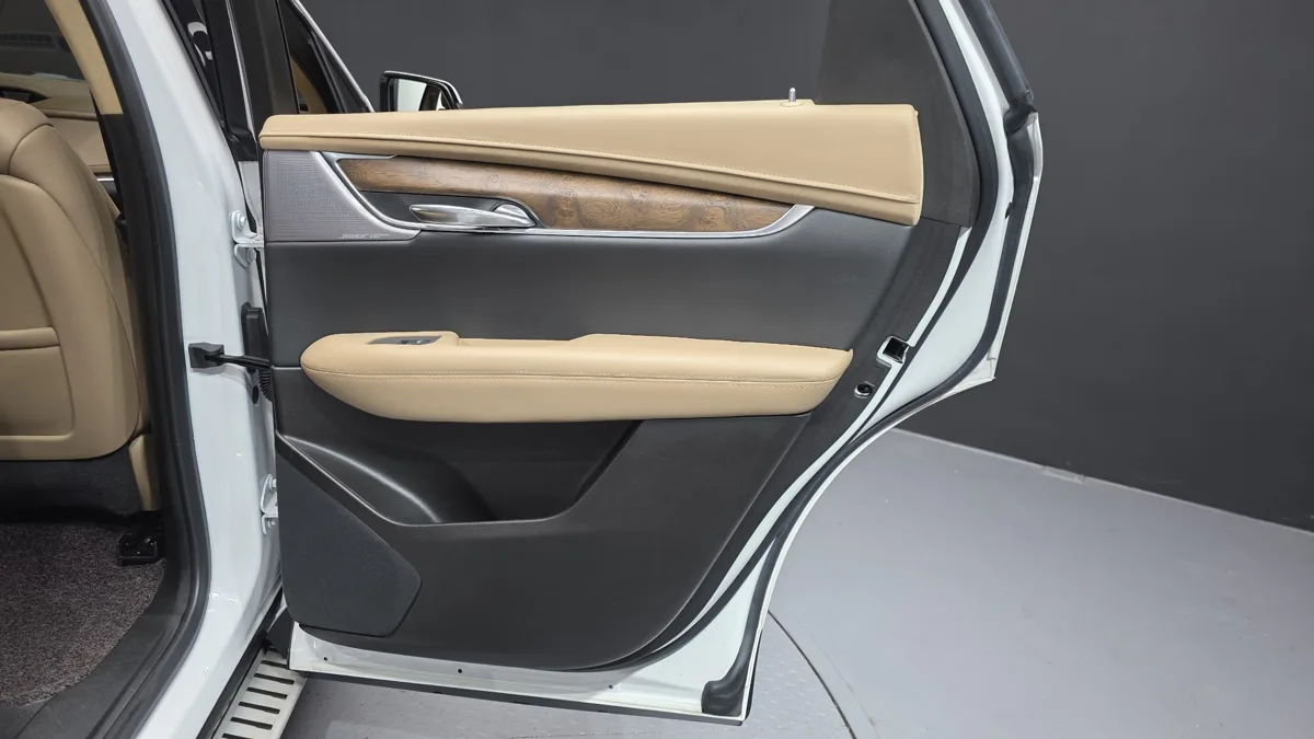 Cadillac XT5 interior detail