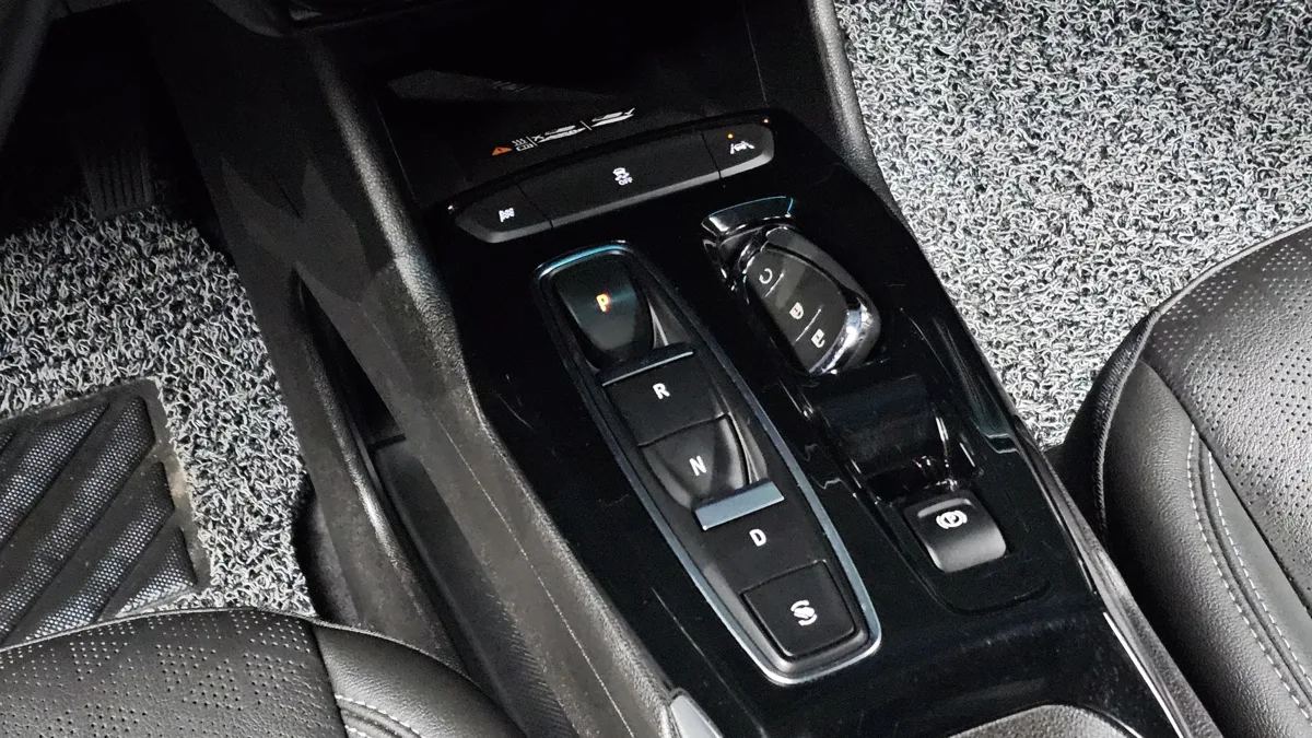 Chevrolet (GM Korea) Bolt EV interior detail