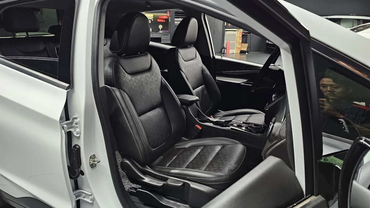 Chevrolet (GM Korea) Bolt EV interior detail