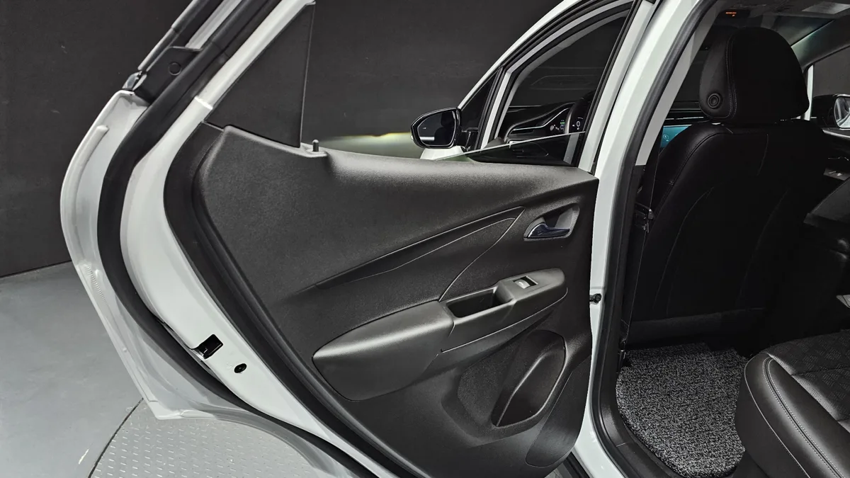 Chevrolet (GM Korea) Bolt EV interior detail