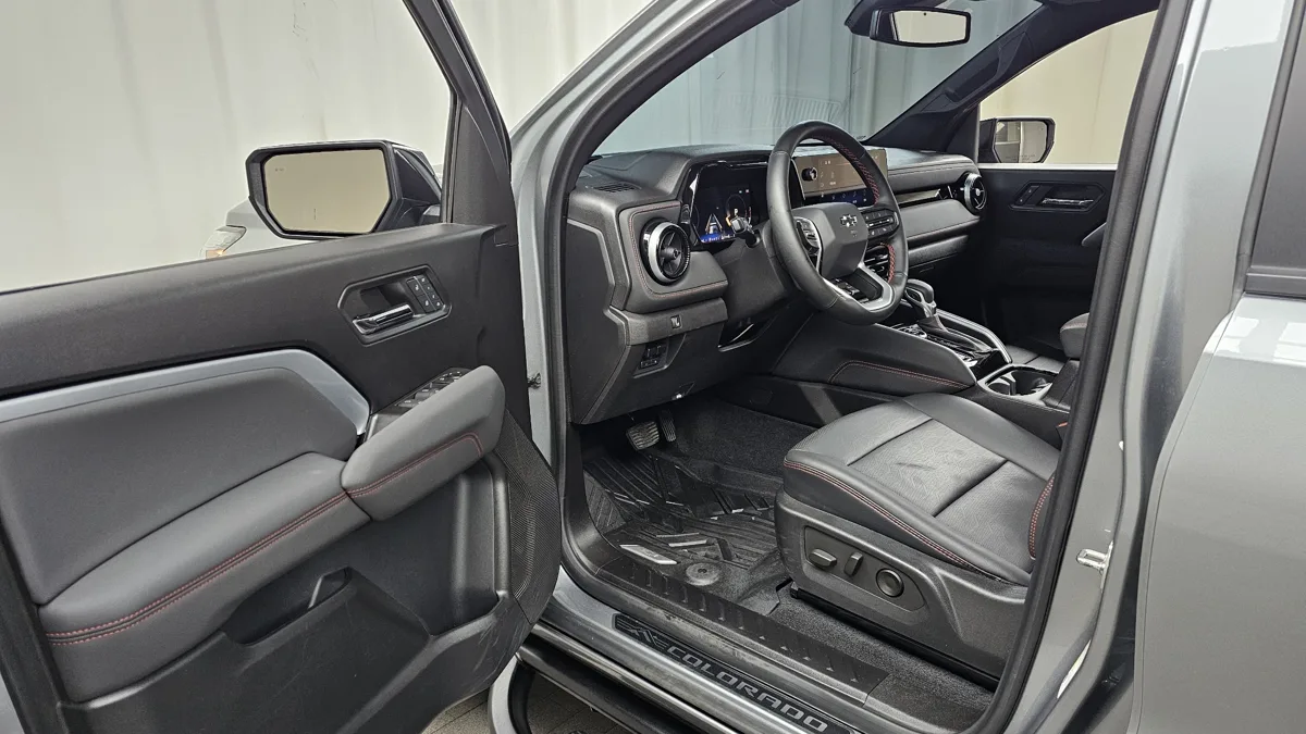 Chevrolet (GM Korea) Colorado interior detail