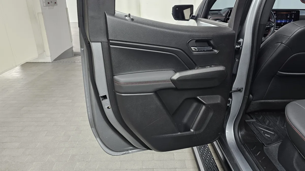 Chevrolet (GM Korea) Colorado interior detail
